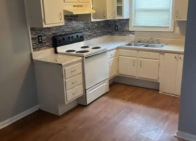 Property at 121 Pine Valley Dr Unit B10, Yadkinville, NC, 27055, 1 bed, 1 bath, [object Object]