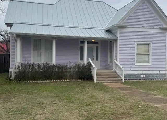 Property at 607 Mills St, Smithville, TX, 78957, 2 beds, 1.5 baths, [object Object]