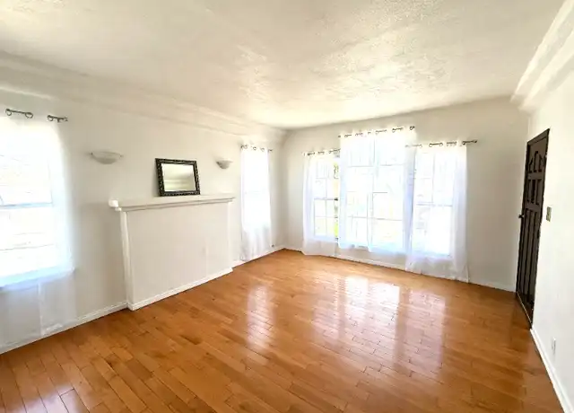 Property at 2817 S Sycamore Ave, Los Angeles, CA, 90016, 2 beds, 1 bath, [object Object]