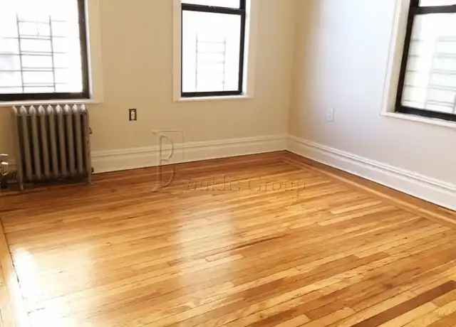 Property at 23-51 31st Rd Unit 2, Queens, NY, 11106, 2 beds, 1 bath, [object Object]