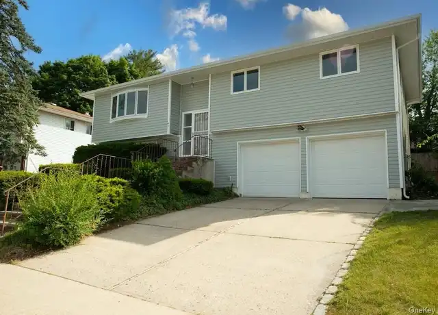 Property at 61 Beaumont Dr, Plainview, NY, 11803, 4 beds, 2 baths, [object Object]
