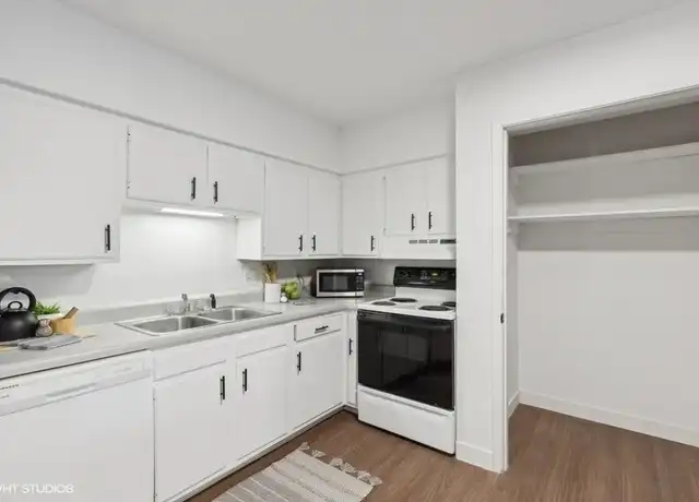 Property at 6319 Hickman Rd Unit 15, Des Moines, IA, 50322, 2 beds, 1 bath, [object Object]