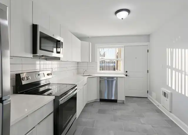 Property at 7634 N Eastlake Ter Unit 7634-3S, Chicago, IL, 60626, 2 beds, 1 bath, [object Object]