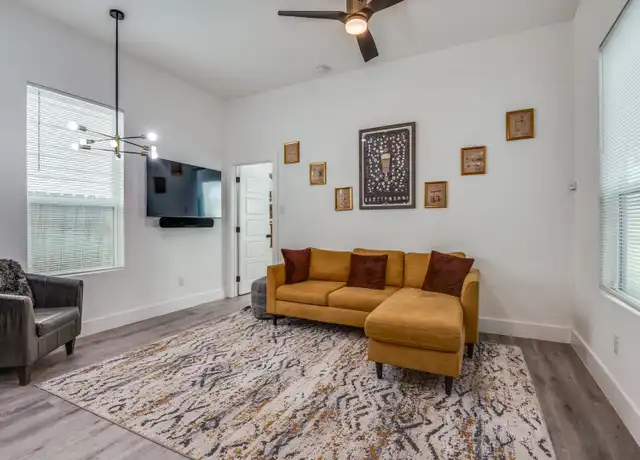 Property at 2223 Anderson St, Dallas, TX, 75215, 1 bed, 1 bath, [object Object]
