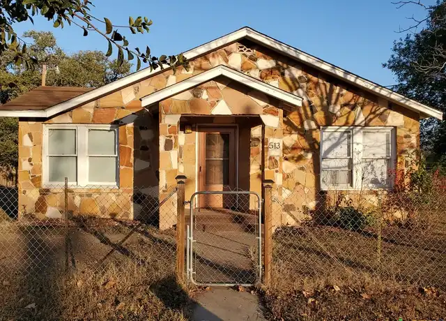 Property at 513 S River St, Seguin, TX, 78155, 2 beds, 1 bath, [object Object]