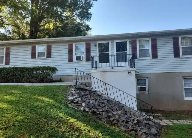 Property at 16 Church Ln Apt 3, Chatham, VA, 24531, 2 beds, 1 bath, [object Object]