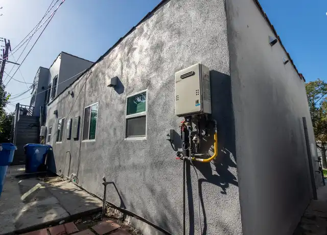 Property at 2810 12th Ave, Los Angeles, CA, 90018, 1 bed, 1 bath, [object Object]