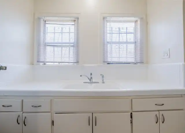 Property at 2810 12th Ave, Los Angeles, CA, 90018, 1 bed, 1 bath, [object Object]