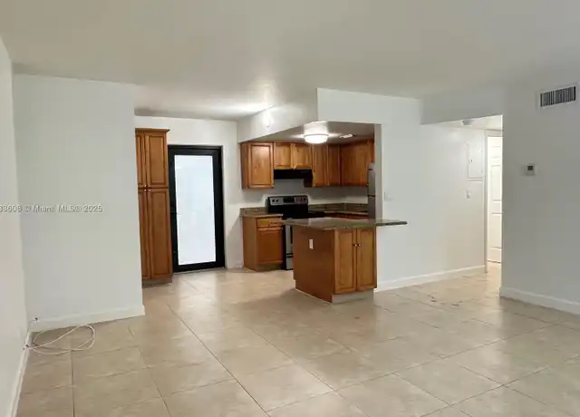 Property at 2705 NE 9th Ave Unit 102, Wilton Manors, FL, 33334, 2 beds, 1 bath, [object Object]