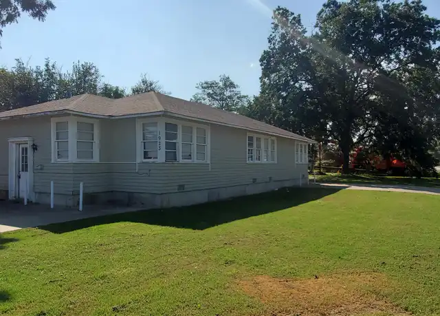 Property at 1923 W Elm Ave, Enid, OK, 73703, 2 beds, 1 bath, [object Object]