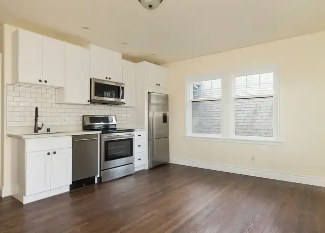Property at 571 Valley St Unit 4, Seattle, WA, 98109, 2 beds, 1 bath, [object Object]