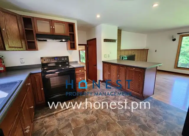Property at 15 Thompson St, Augusta, ME, 04330, 3 beds, 2 baths, [object Object]