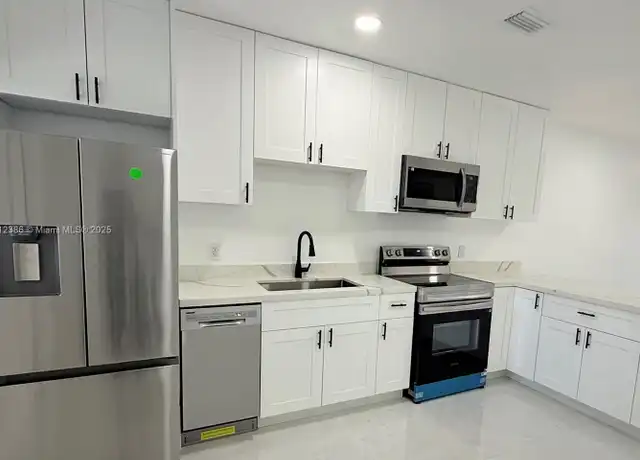 Property at 209 NW 10th St Unit 1-4, Hallandale Beach, FL, 33009, 2 beds, 1 bath, [object Object]