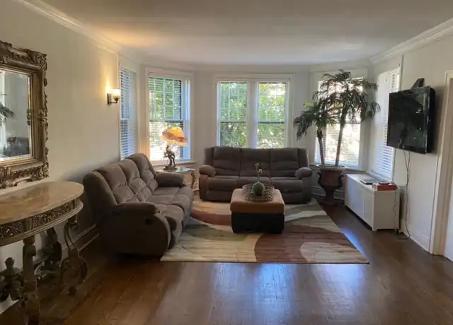 Property at 1215 W Lunt Ave Unit 1A, Chicago, IL, 60626, 3 beds, 2 baths, [object Object]