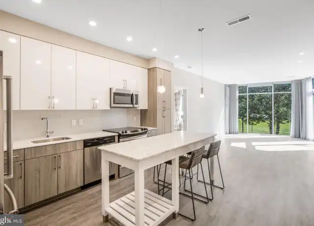 Property at 145 Riverhaven Dr #125, Oxon Hill, MD, 20745, 3 beds, 3 baths, [object Object]