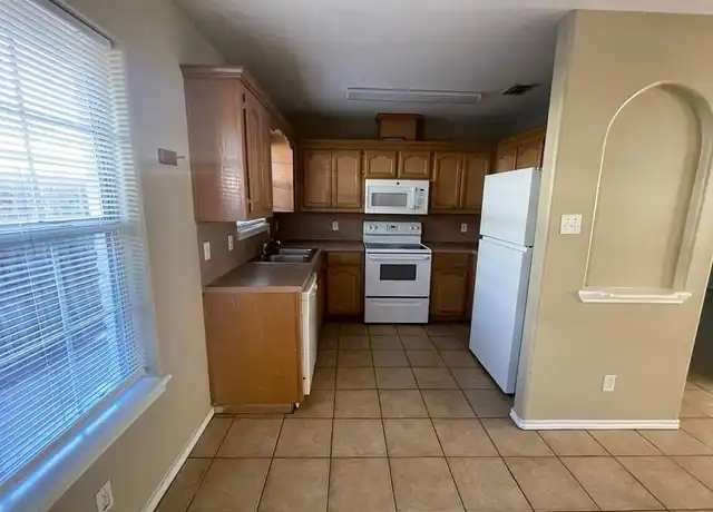 Property at 815 N Cross Ln Unit 4, Edinburg, TX, 78541, 3 beds, 3 baths, [object Object]
