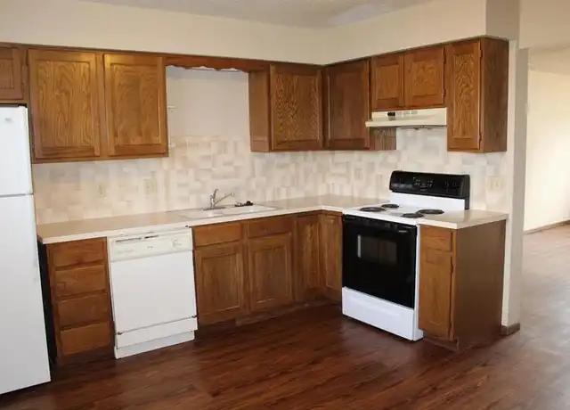 Property at 1404 E 27th Ave Unit F, Hutchinson, KS, 67502, 2 beds, 1 bath, [object Object]