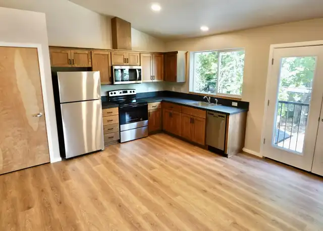 Property at 110 SE Handley St Unit 304, McMinnville, OR, 97128, 1 bed, 1 bath, [object Object]