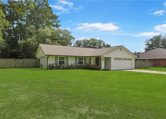 Property at 111 Country Club Dr, Covington, LA, 70433, 3 beds, 2 baths, [object Object]