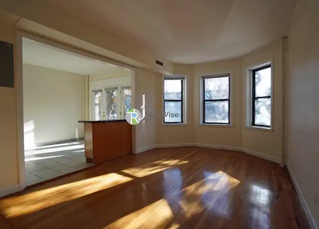 Property at 1137 Commonwealth Ave Unit 1, Boston, MA, 02215, 2 beds, 1 bath, [object Object]