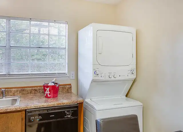 Property at Fountain Square Apartment Homes - 1925 8th Ave, Tuscaloosa, AL, 35401, 1-2 bed, 1 bath, [object Object]