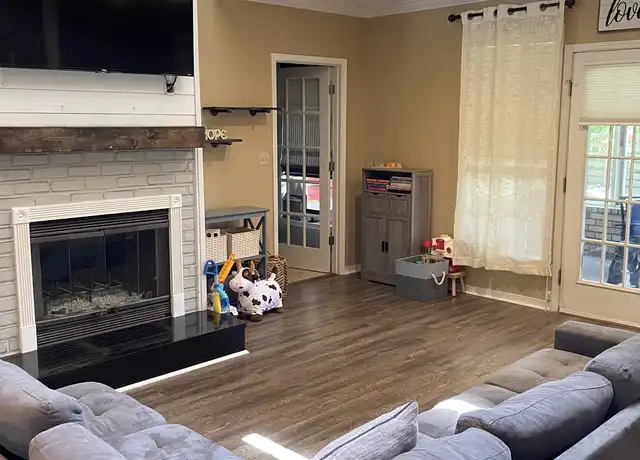 Property at 329 Skyline Cir, Crestview, FL, 32539, 3 beds, 2 baths, [object Object]