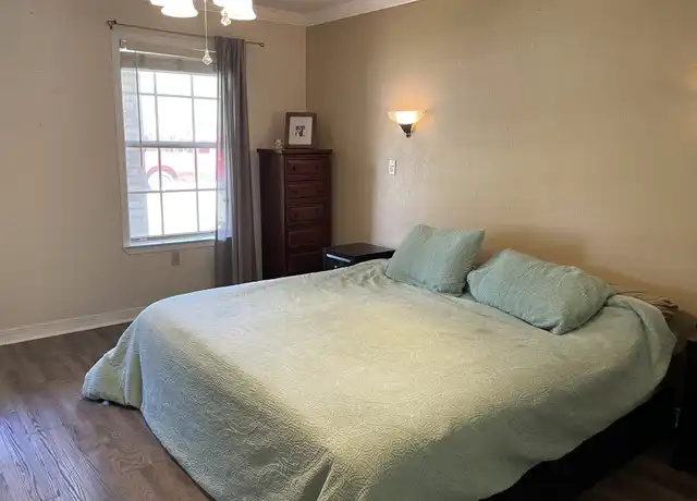 Property at 329 Skyline Cir, Crestview, FL, 32539, 3 beds, 2 baths, [object Object]