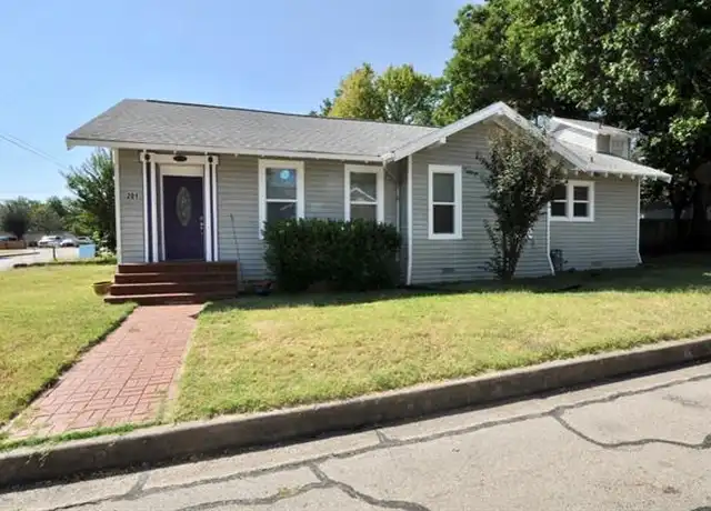 Property at 201 W Columbia St, Weatherford, TX, 76086, 3 beds, 1 bath, [object Object]