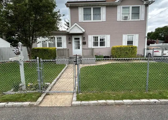 Property at 25 Claremont Ave, West Babylon, NY, 11704, 1 bed, 1 bath, [object Object]
