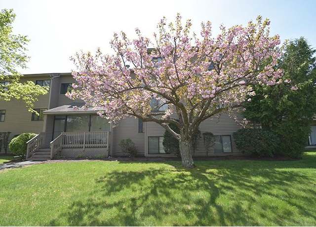 Photo of 12 Bedford Vlg Unit 101, Bedford, MA 01730