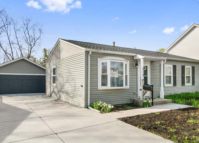 Photo of 215 E Maxon Ln, Streamwood, IL 60107