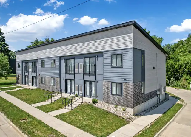 Property at 2440 SW 9th St Unit 4, Des Moines, IA, 50315, 2 beds, 1 bath, [object Object]