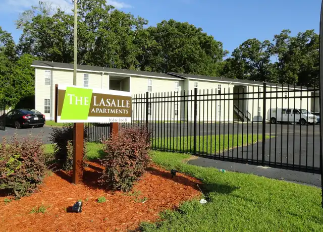 Property at 1618 E Moore St Apt 2, Valdosta, GA, 31601, 2 beds, 1 bath, [object Object]