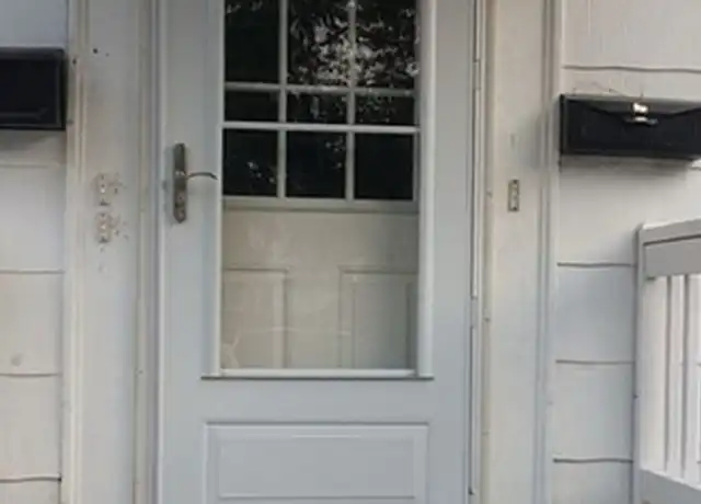 Property at 4 Border St Unit 4, Winchester, MA, 01890, 2 beds, 1 bath, [object Object]
