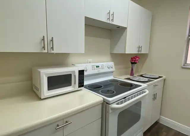 Property at 450 SW 2nd Ave #204, Boca Raton, FL, 33432, 2 beds, 1 bath, [object Object]