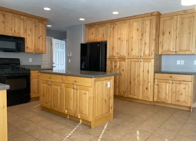 Property at 1767 W 2525 S, Syracuse, UT, 84075, 6 beds, 3.5 baths, [object Object]