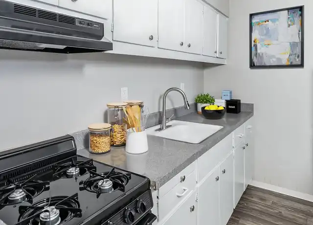 Property at Uptown Horizon - 7601 Lomas Blvd NE, Albuquerque, NM, 87110, 0-1 beds, 1 bath, [object Object]