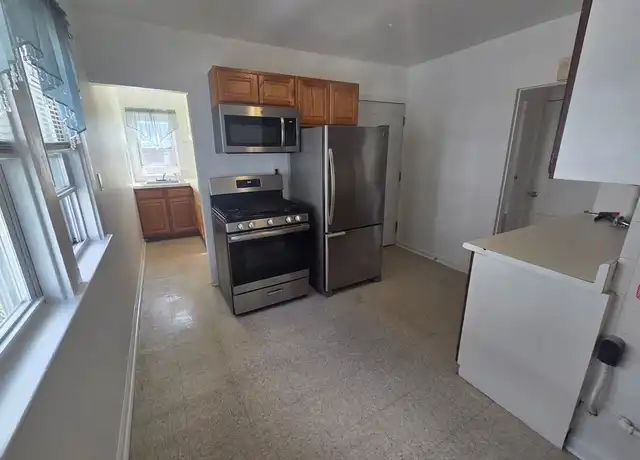 Property at 56 Collins St Unit 2, Hamden, CT, 06514, 2 beds, 1 bath, [object Object]