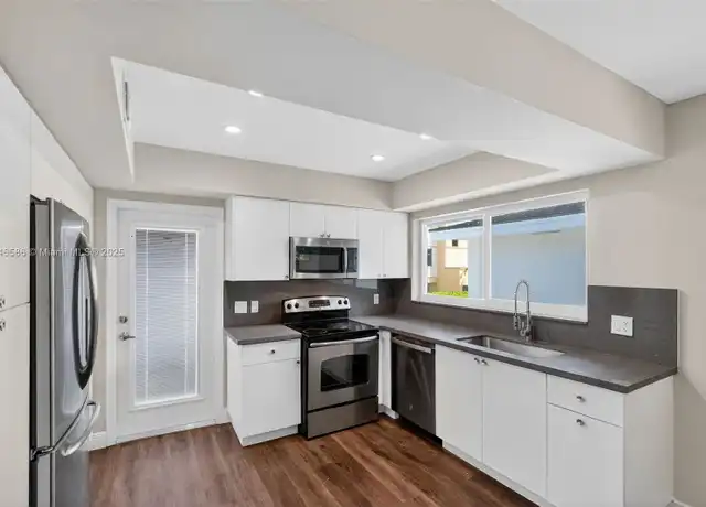 Property at 539 Menendez Ave, Coral Gables, FL, 33146, 2 beds, 2 baths, [object Object]