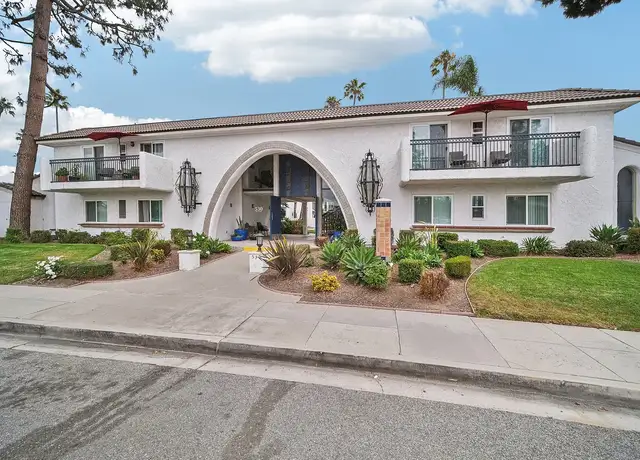 Photo of 530 Calle La Roda, Camarillo, CA 93010