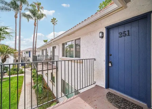 Photo of 530 Calle La Roda, Camarillo, CA 93010