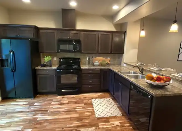 Property at 202Vall - 202 Valleyview Ave, Selah, WA, 98942, 2 beds, 2.5 baths, [object Object]