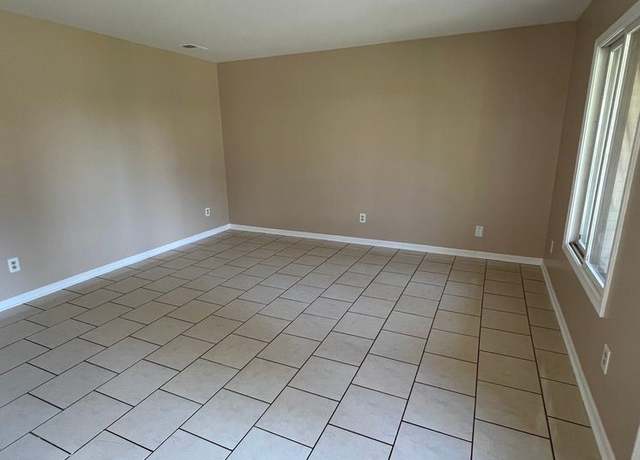 Photo of 17937 Phyllis St, Roseville, MI 48066