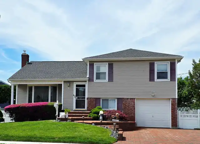 Property at 1 Alderwood Ln, Syosset, NY, 11791, 4 beds, 2 baths, [object Object]