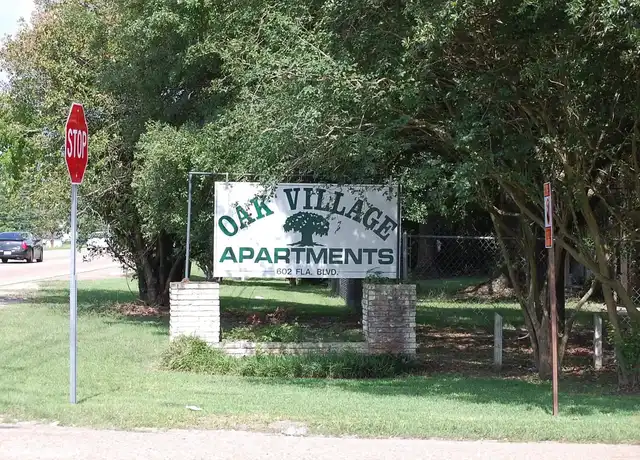Property at Oak Village Apartments - 602 Florida Ave SE, Denham Springs, LA, 70726, 2 beds, 2 baths, [object Object]