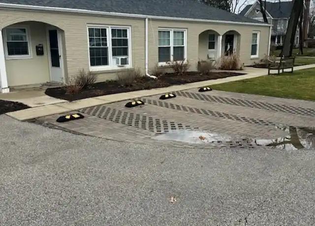 Property at 41 E North Ave Unit 3 R, Lake Bluff, IL, 60044, 1 bed, 1 bath, [object Object]