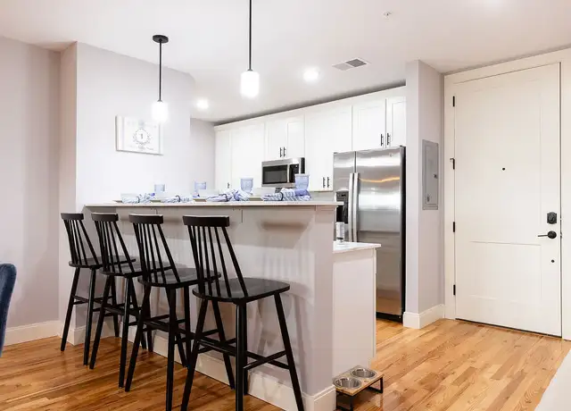 Photo of 303 Dunbar St, Manchester, NH 03103