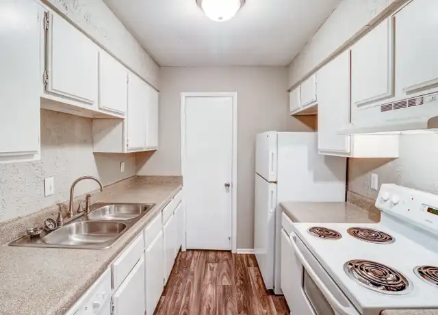 Property at Belle Forest at Memorial - 2191 Memorial Dr, Clarksville, TN, 37043, 1-3 bed, 1-2 bath, [object Object]