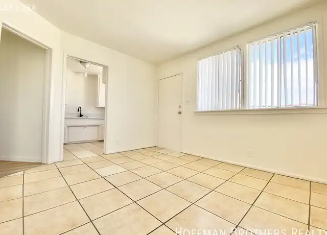 Property at 1425 W Jefferson Blvd Unit 1/2, Los Angeles, CA, 90007, 1 bed, 1 bath, [object Object]