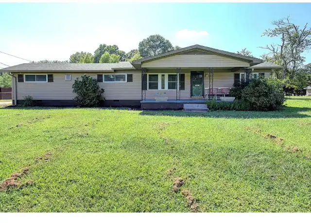 Property at 2863 N Highway 101, Greer, SC, 29651, 3 beds, 1 bath, [object Object]